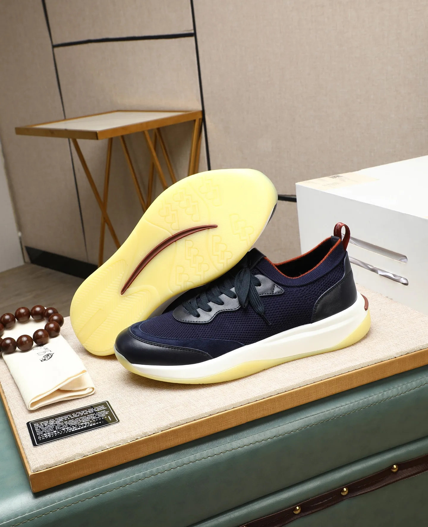 Men's shoes 💰620 🔥𝐥𝐨𝐫𝐨 𝐏𝐢𝐚𝐧𝐚 lp classic loafers, an Italian treasure brand, the only brand that can match Hermès! Only after wearing it do we realize that we can’t live up to our feet. The upper is made of imported first-layer cowhide with breathable fly-knit fabric, water-dyed cowhide foot pads, and the official original glass rubber outsole and pendant. Exclusive original packaging (tag ➕ brand paper ➕ outer box ➕ hand bag) code number: 38-44. Can be customized 45-46